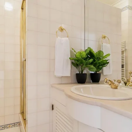 Apartment With Private Parking Cascais