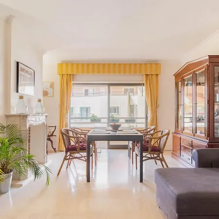 With Private Parking Віавіа