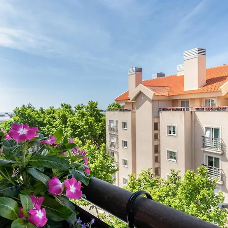 Apartment With Private Parking Cascais