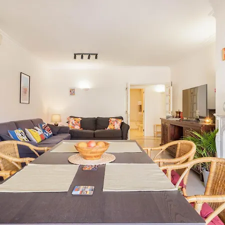 Apartment With Private Parking Cascais