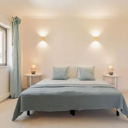 With Private Parking Віавіа