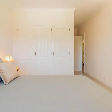 Apartment With Private Parking Cascais