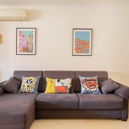 Apartment With Private Parking *