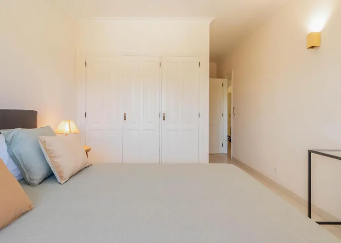 Apartamento With Private Parking Cascaes
